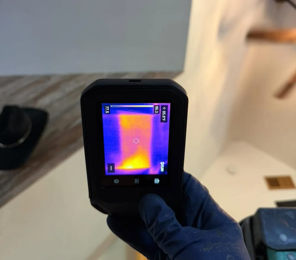 Thermal camera showing the heat signature of a colony through a wall